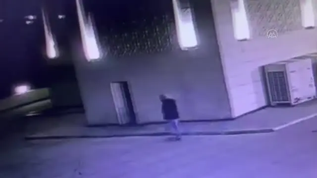 Tuzla'da 4 ayrı camiden hırsızlık yaptığı iddia edilen şüpheli gözaltına alındı Tuzla'da 4 ayrı camiden hırsızlık yaptığı iddia edilen şüpheli gözaltına alındı