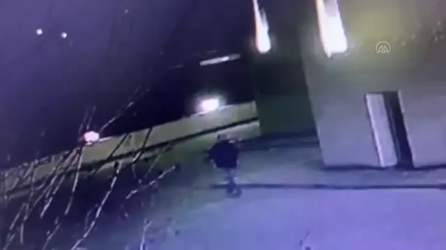 Tuzla'da 4 ayrı camiden hırsızlık yaptığı iddia edilen şüpheli gözaltına alındı Tuzla'da 4 ayrı camiden hırsızlık yaptığı iddia edilen şüpheli gözaltına alındı
