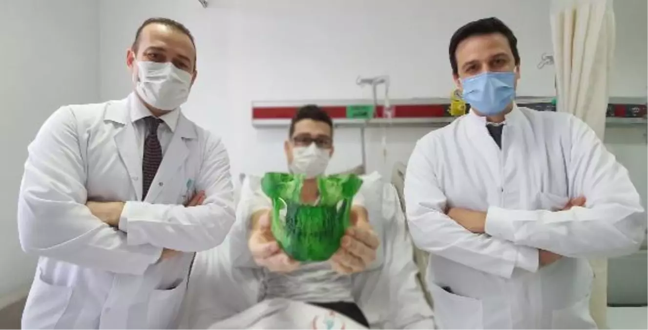 Yüzündeki dev tümörden 'sanal ameliyat' ile kurtuldu