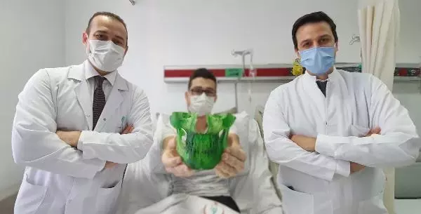 Yüzündeki dev tümörden 'sanal ameliyat' ile kurtuldu Yüzündeki dev tümörden 'sanal ameliyat' ile kurtuldu