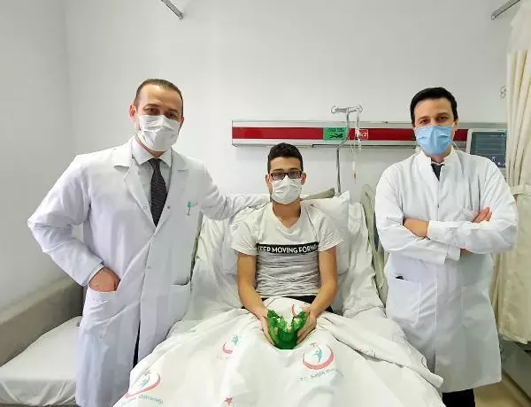 Yüzündeki dev tümörden 'sanal ameliyat' ile kurtuldu Yüzündeki dev tümörden 'sanal ameliyat' ile kurtuldu