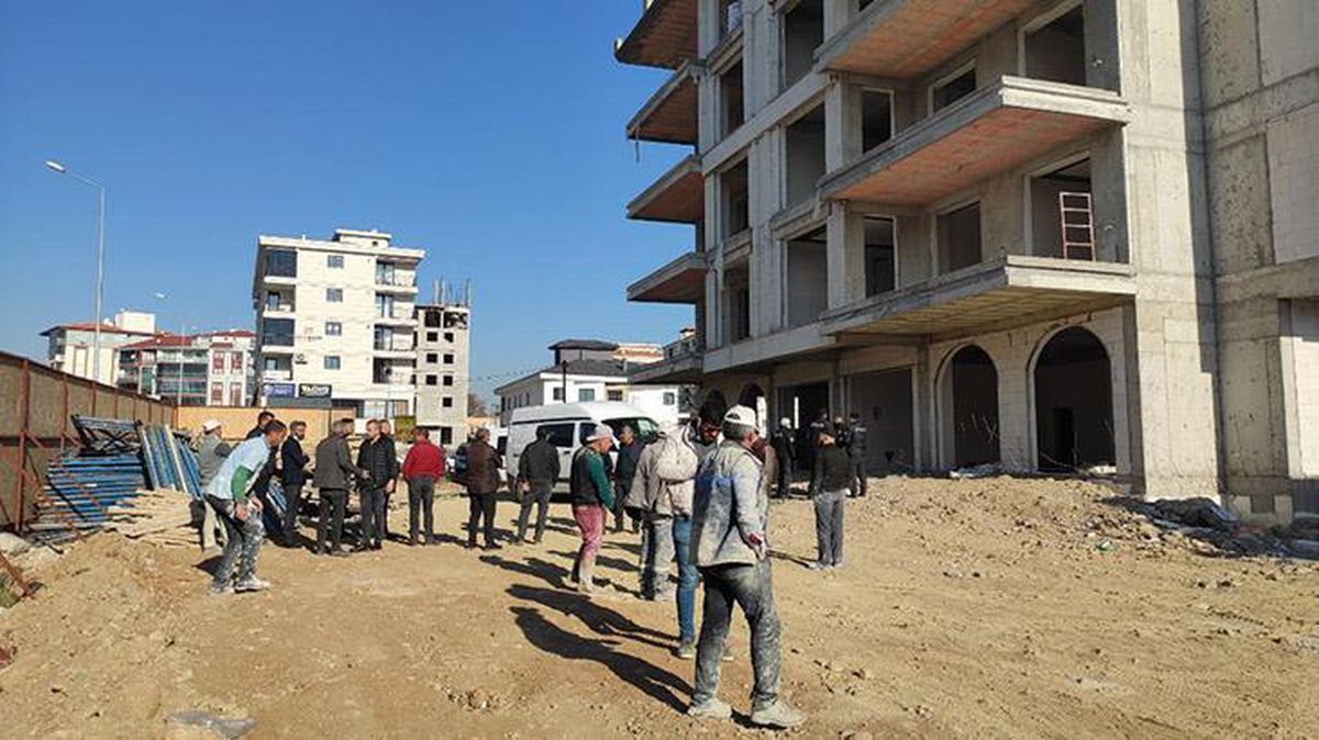 İnşaatta çalışan kardeşlerin kavgası kanlı bitti! İkisi mezarda diğeri firarda