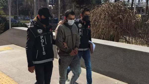 Adıyaman'da uyuşturucu ticaretine gözaltı (2) Adıyaman'da uyuşturucu ticaretine gözaltı (2)