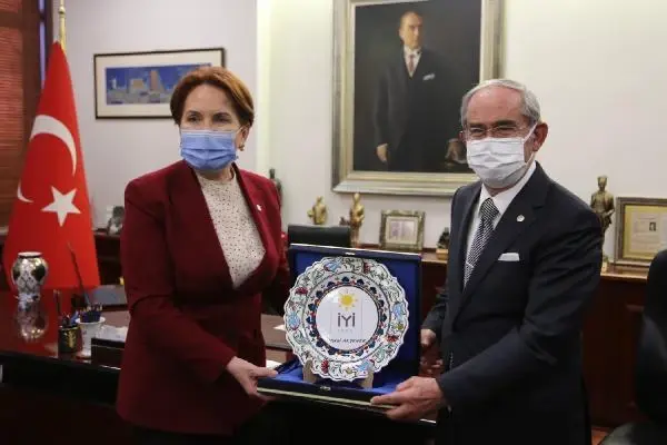 Akşener: Ümit Özdağ'a hayatta başarılar (2) Akşener: Ümit Özdağ'a hayatta başarılar (2)