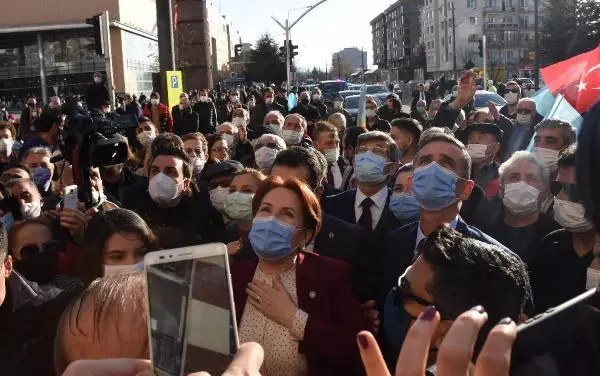Akşener: Ümit Özdağ'a hayatta başarılar (2) Akşener: Ümit Özdağ'a hayatta başarılar (2)