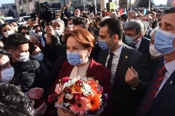 Akşener: Ümit Özdağ'a hayatta başarılar (2) Akşener: Ümit Özdağ'a hayatta başarılar (2)