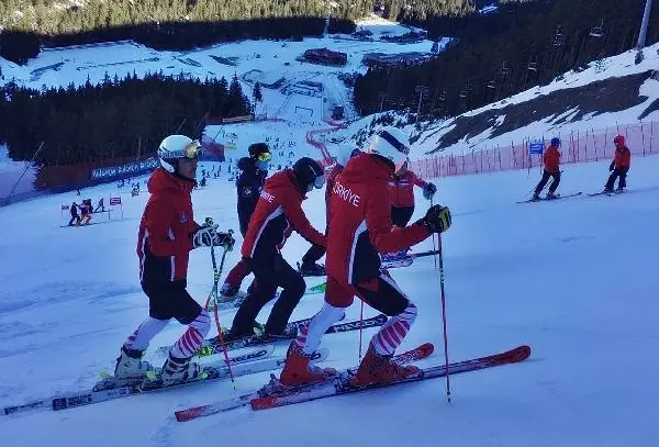 Alp disiplini sporcuları Dünya Gençler Şampiyonası'nda yarışıyor Alp disiplini sporcuları Dünya Gençler Şampiyonası'nda yarışıyor