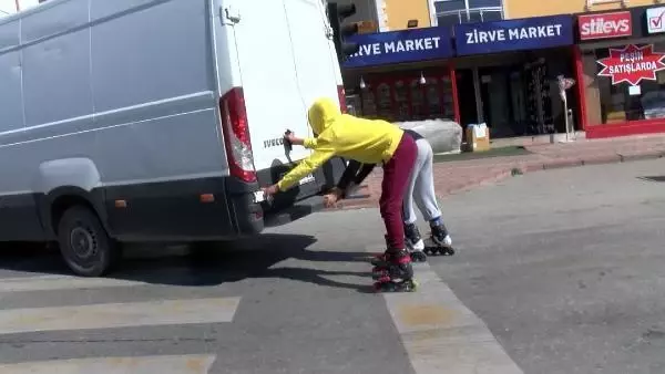 Antalya'da patenli gençlerin tehlikeli yolculuğu Antalya'da patenli gençlerin tehlikeli yolculuğu