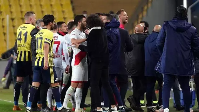 After Fenerbahçe-Antalyaspor match, the field is confused!  Boffin gets a red card