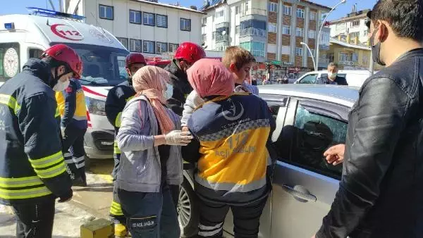 Son dakika haberi! Araçta kilitli kalan 2 kardeşi, itfaiye kurtardı Son dakika haberi! Araçta kilitli kalan 2 kardeşi, itfaiye kurtardı