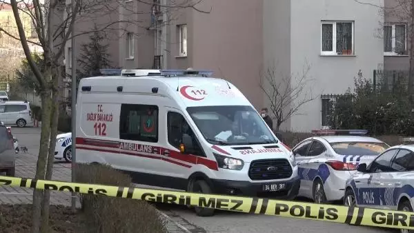 Arnavutköy'de eşini ve çocuğunu rehin aldıktan sonra serbest bırakan kişi gözaltına alındı Arnavutköy'de eşini ve çocuğunu rehin aldıktan sonra serbest bırakan kişi gözaltına alındı
