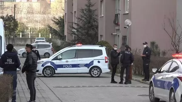 Arnavutköy'de eşini ve çocuğunu rehin aldıktan sonra serbest bırakan kişi gözaltına alındı Arnavutköy'de eşini ve çocuğunu rehin aldıktan sonra serbest bırakan kişi gözaltına alındı