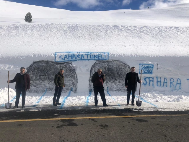 Artvin'de şoförler yaptıkları kardan tünel ile hükümetten destek istedi