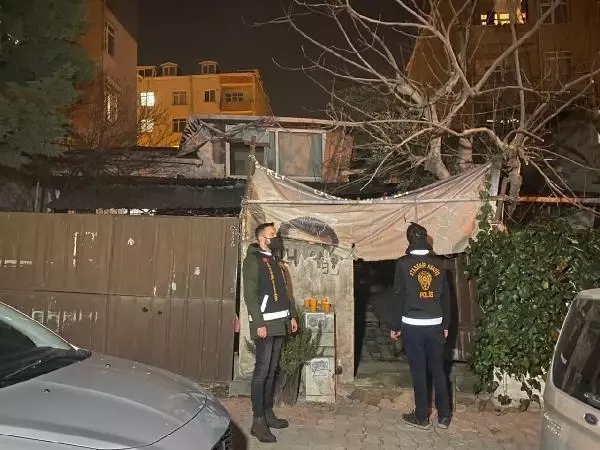 Ataşehir'de serada uyuşturucu yetiştirilen eve baskın düzenlendi Ataşehir'de serada uyuşturucu yetiştirilen eve baskın düzenlendi