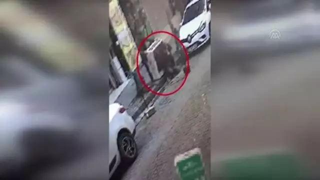Bahçelievler'de klima çaldığı iddia edilen şüpheli gözaltına alındı Bahçelievler'de klima çaldığı iddia edilen şüpheli gözaltına alındı