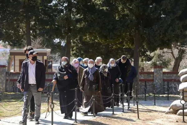 Bigalı Mehmet Çavuş, kahramanlık gösterdiği Seddülbahir Kalesi'nde anıldı Bigalı Mehmet Çavuş, kahramanlık gösterdiği Seddülbahir Kalesi'nde anıldı