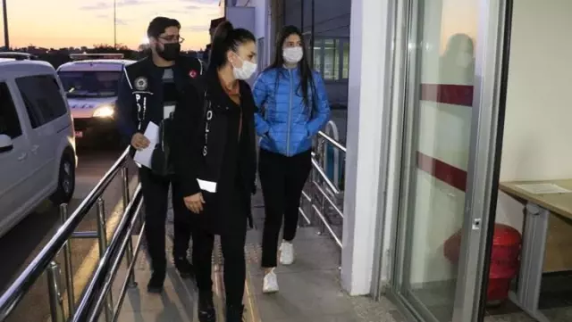 Aylık 1350 lira maaş alıyorlar ama hesap hareketlerinde milyonlar dönüyor Aylık 1350 lira maaş alıyorlar ama hesap hareketlerinde milyonlar dönüyor