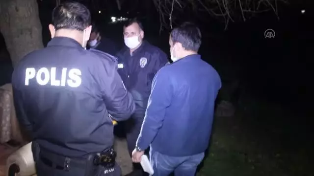 Bir kişi husumetlisiyle tartışırken eşini vurdu (2) Bir kişi husumetlisiyle tartışırken eşini vurdu (2)
