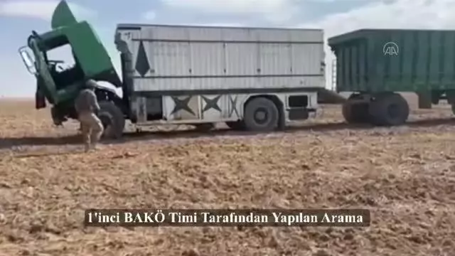 Bomba arama köpekleri 'Ban' ve 'Tim' Münbiç'te büyük bir saldırıyı önledi Bomba arama köpekleri 'Ban' ve 'Tim' Münbiç'te büyük bir saldırıyı önledi