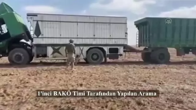 Bomba arama köpekleri 'Ban' ve 'Tim' Münbiç'te büyük bir saldırıyı önledi Bomba arama köpekleri 'Ban' ve 'Tim' Münbiç'te büyük bir saldırıyı önledi