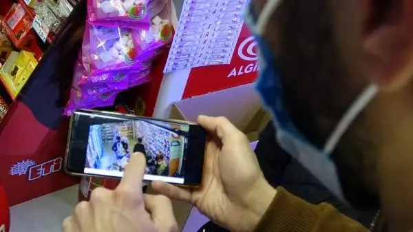 Bursa'da önce cep telefonundan sonra marketten hırsızlık yapan şüpheliler, kamerada Bursa'da önce cep telefonundan sonra marketten hırsızlık yapan şüpheliler, kamerada