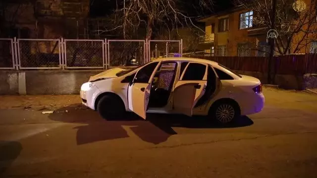 Çalıntı araçla polisten kaçan zanlı kaza yapınca yakalandı Çalıntı araçla polisten kaçan zanlı kaza yapınca yakalandı