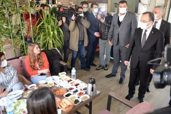 Son dakika: Çataklı: Durumu iyi olan iller dikkat etmeli, sıkıntılı durumda tedbirlerin çerçevesi değişebilir Son dakika: Çataklı: Durumu iyi olan iller dikkat etmeli, sıkıntılı durumda tedbirlerin çerçevesi değişebilir