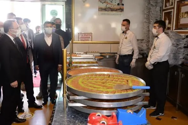 Son dakika: Çataklı: Durumu iyi olan iller dikkat etmeli, sıkıntılı durumda tedbirlerin çerçevesi değişebilir Son dakika: Çataklı: Durumu iyi olan iller dikkat etmeli, sıkıntılı durumda tedbirlerin çerçevesi değişebilir