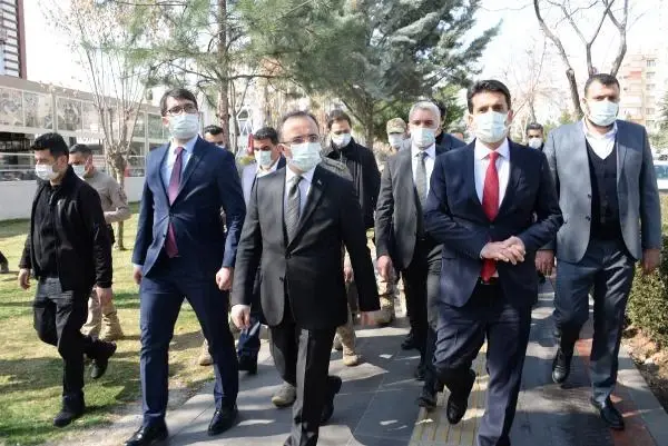 Son dakika: Çataklı: Durumu iyi olan iller dikkat etmeli, sıkıntılı durumda tedbirlerin çerçevesi değişebilir Son dakika: Çataklı: Durumu iyi olan iller dikkat etmeli, sıkıntılı durumda tedbirlerin çerçevesi değişebilir