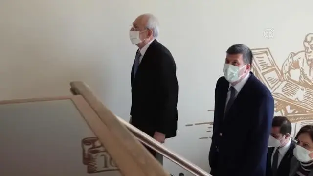 CHP Genel Başkanı Kılıçdaroğlu, Kadıköy'de esnaf ziyareti yaptı CHP Genel Başkanı Kılıçdaroğlu, Kadıköy'de esnaf ziyareti yaptı