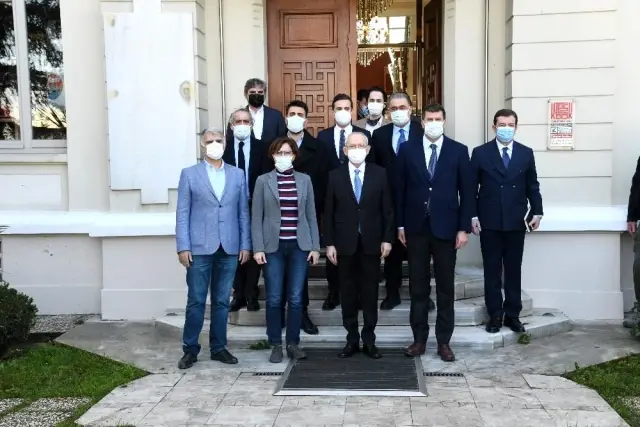 CHP Genel Başkanı Kılıçdaroğlu, Kadıköy'de esnaf ziyareti yaptı CHP Genel Başkanı Kılıçdaroğlu, Kadıköy'de esnaf ziyareti yaptı