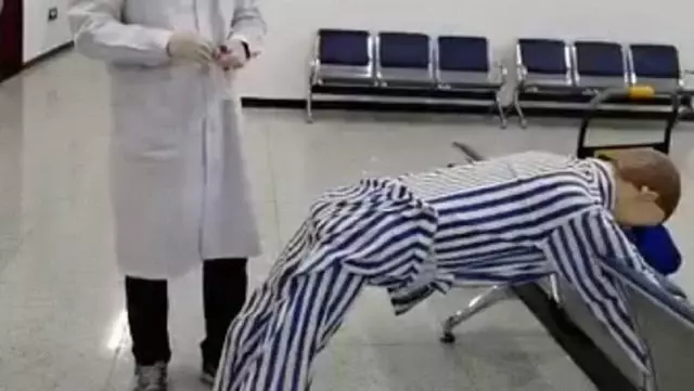 Çin'in anal sürüntüyle korona testini, ülkeye gelen yabancılara zorunlu kılacağı öne sürüldü Çin'in anal sürüntüyle korona testini, ülkeye gelen yabancılara zorunlu kılacağı öne sürüldü