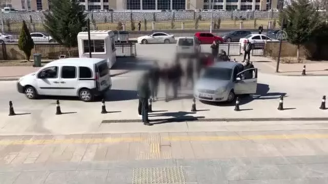 Cinayet zanlısı 5 kişiden biri tutuklandı Cinayet zanlısı 5 kişiden biri tutuklandı