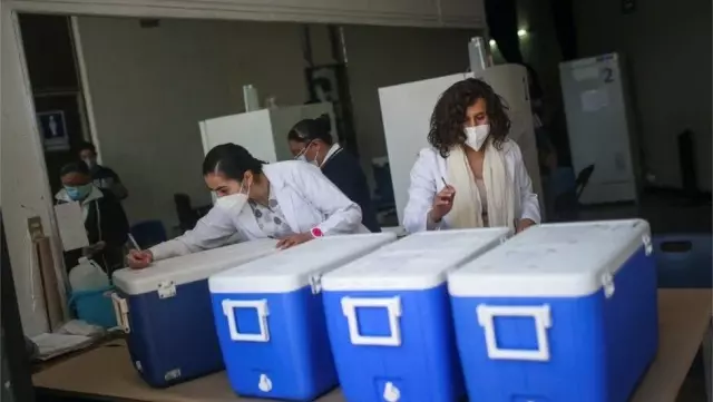 Covid: Orta Avrupa ülkeleri AB'nin aşı politikasını neden eleştiriyor? Covid: Orta Avrupa ülkeleri AB'nin aşı politikasını neden eleştiriyor?