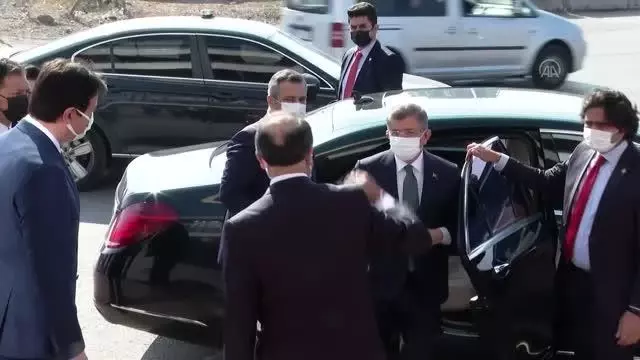 Gelecek Partisi Genel Başkanı Davutoğlu, Karamollaoğlu'nu ziyaret etti Gelecek Partisi Genel Başkanı Davutoğlu, Karamollaoğlu'nu ziyaret etti