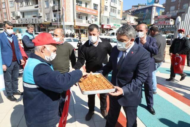 Dilovası Belediyesi'nde toplu iş sözleşmesi davul zurna eşliğinde imzalandı Dilovası Belediyesi'nde toplu iş sözleşmesi davul zurna eşliğinde imzalandı
