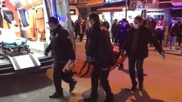 Elinde bıçakla gittiği iş yerinde husumetlisi tarafından pompalı ile vuruldu Elinde bıçakla gittiği iş yerinde husumetlisi tarafından pompalı ile vuruldu