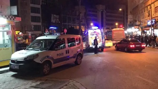 Elinde bıçakla gittiği iş yerinde husumetlisi tarafından pompalı ile vuruldu Elinde bıçakla gittiği iş yerinde husumetlisi tarafından pompalı ile vuruldu