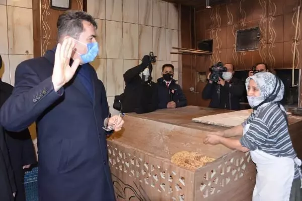 Erzurum'da fırıncılar, denetime çıkan Vali Memiş'ten ekmek fiyatının artırılmasını istedi Erzurum'da fırıncılar, denetime çıkan Vali Memiş'ten ekmek fiyatının artırılmasını istedi