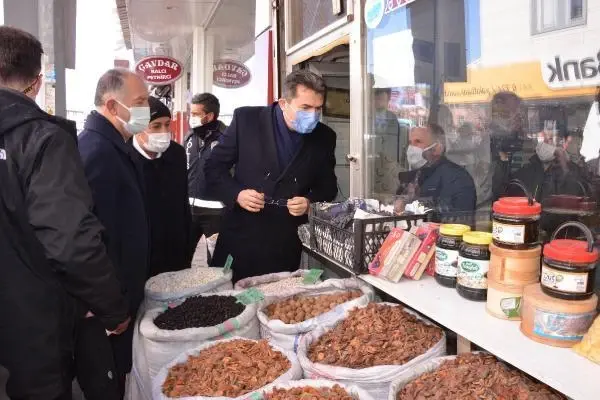 Erzurum'da fırıncılar, denetime çıkan Vali Memiş'ten ekmek fiyatının artırılmasını istedi Erzurum'da fırıncılar, denetime çıkan Vali Memiş'ten ekmek fiyatının artırılmasını istedi