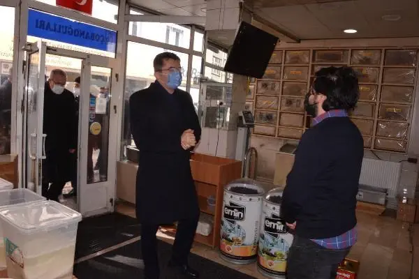 Erzurum'da fırıncılar, denetime çıkan Vali Memiş'ten ekmek fiyatının artırılmasını istedi Erzurum'da fırıncılar, denetime çıkan Vali Memiş'ten ekmek fiyatının artırılmasını istedi
