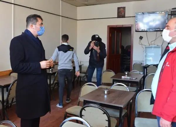 Erzurum'da fırıncılar, denetime çıkan Vali Memiş'ten ekmek fiyatının artırılmasını istedi Erzurum'da fırıncılar, denetime çıkan Vali Memiş'ten ekmek fiyatının artırılmasını istedi