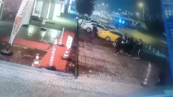 Son dakika! Esenyurt'ta yaşanan silahlı çatışma anları kamerada Son dakika! Esenyurt'ta yaşanan silahlı çatışma anları kamerada
