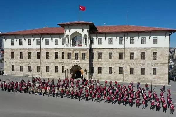 Esnafı denetleyen Vali Ayhan: Sivas, maviye en yakın il (2) Esnafı denetleyen Vali Ayhan: Sivas, maviye en yakın il (2)