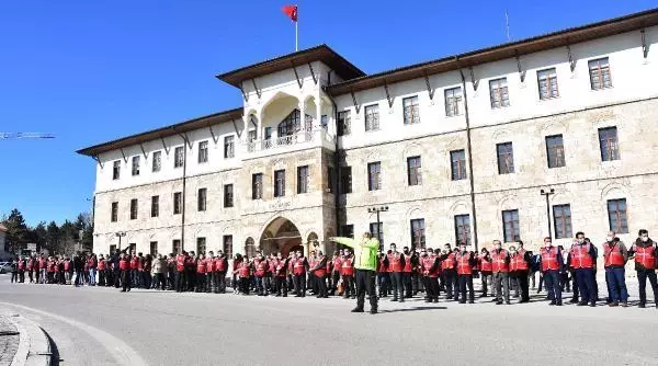 Esnafı denetleyen Vali Ayhan: Sivas, maviye en yakın il (2) Esnafı denetleyen Vali Ayhan: Sivas, maviye en yakın il (2)