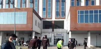 Son dakika haberi! Baba ve 2 oğlu, hastane otoparkında 2 güvenlik görevlisini silahla yaraladı (2)- Yeniden