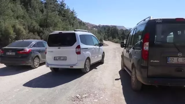 Heyelan nedeniyle evlerini boşaltmaları istenen köylüler mermer ocağının sahiplerine tepki gösterdi Heyelan nedeniyle evlerini boşaltmaları istenen köylüler mermer ocağının sahiplerine tepki gösterdi