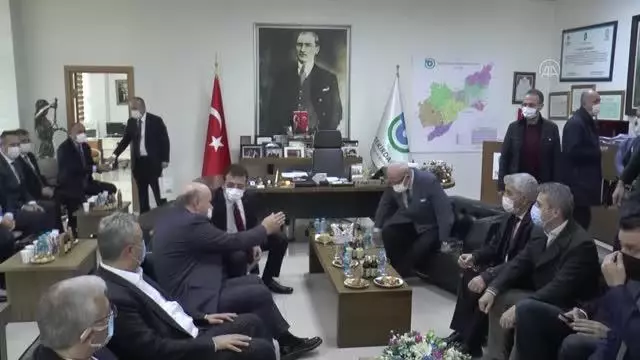 İmamoğlu: 'Yerel yönetimler, birçok konuyu kendi kentinde çözümle mesuldür' İmamoğlu: 'Yerel yönetimler, birçok konuyu kendi kentinde çözümle mesuldür'