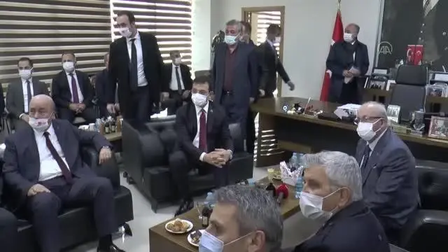 İmamoğlu: 'Yerel yönetimler, birçok konuyu kendi kentinde çözümle mesuldür' İmamoğlu: 'Yerel yönetimler, birçok konuyu kendi kentinde çözümle mesuldür'