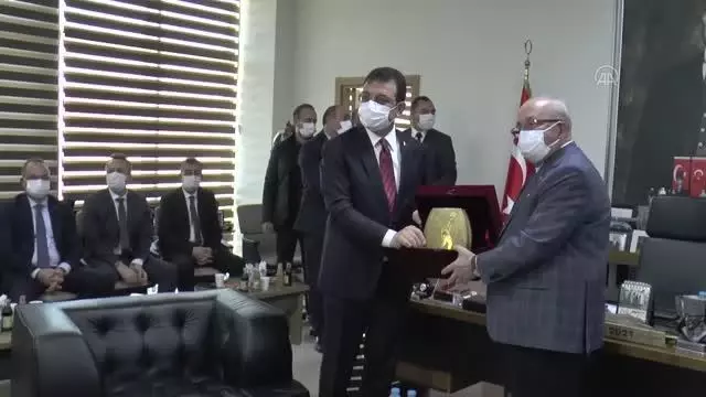 İmamoğlu: 'Yerel yönetimler, birçok konuyu kendi kentinde çözümle mesuldür' İmamoğlu: 'Yerel yönetimler, birçok konuyu kendi kentinde çözümle mesuldür'